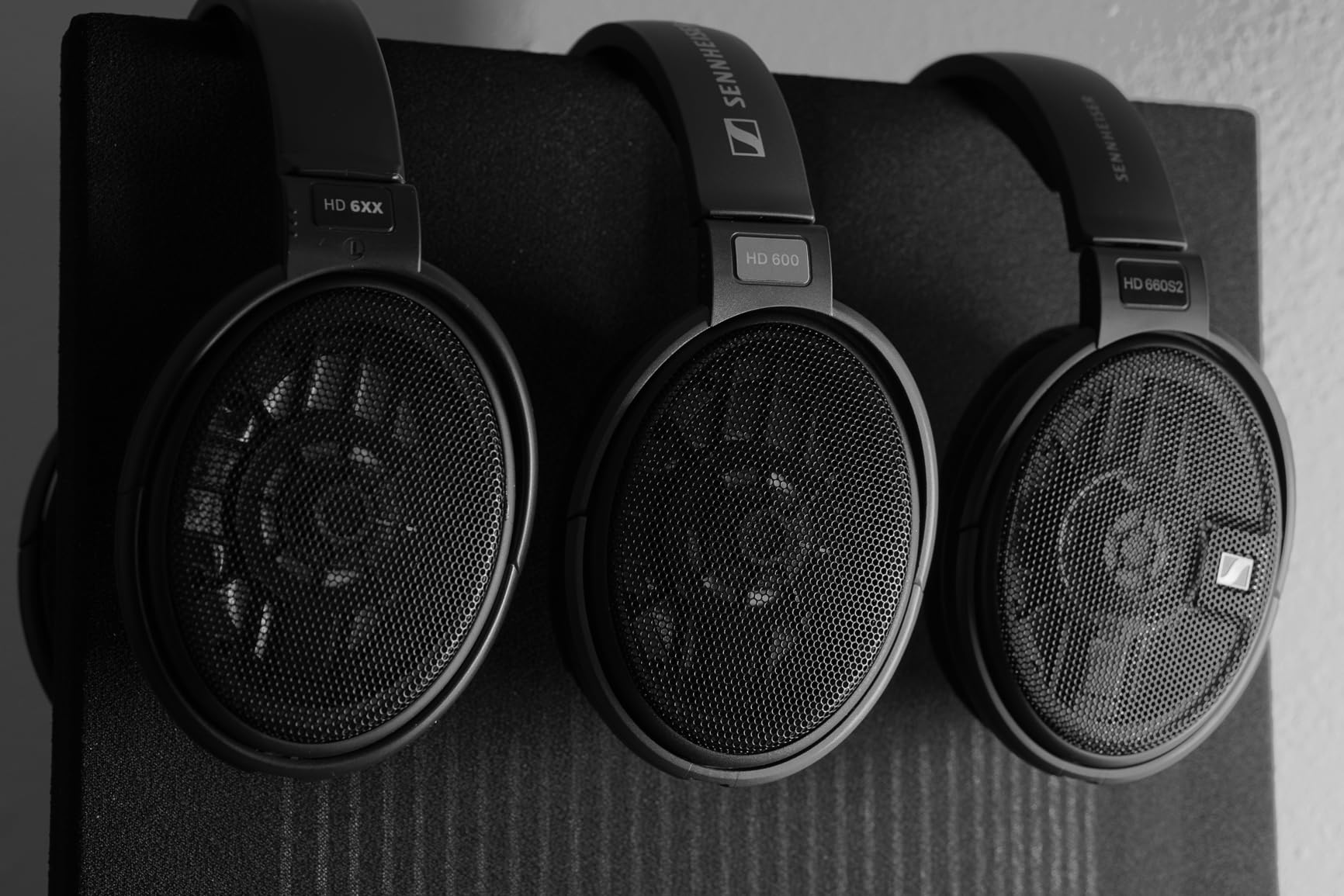 Sennheiser HD600 Headphones | Open-back design with noise isolation and ear cushions for studio monitoring customer photo 2