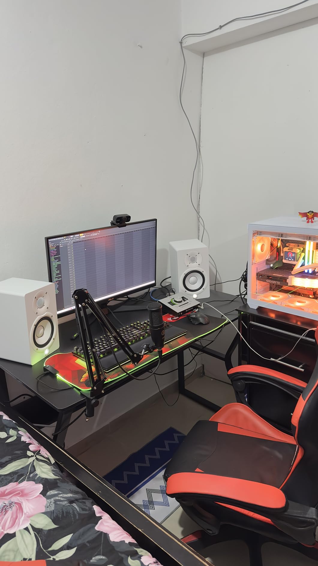 Yamaha HS5 Powered Studio Monitor customer photo 2