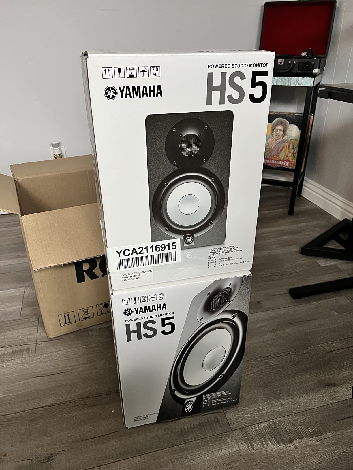 Yamaha HS5 Pair 2-Way bass-Reflex bi-Amplified nearfield Studio Monitors, 5 inch woofers customer photo 1