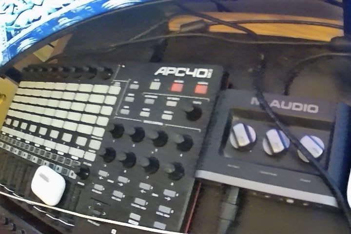 Akai Professional APC40 MKII - USB MIDI Controller for 1 to 1 Mapping with Ableton Live Lite with 5x8 Clip Launch Matrix, Knobs and Faders, Pro Software Suite Included customer photo 2