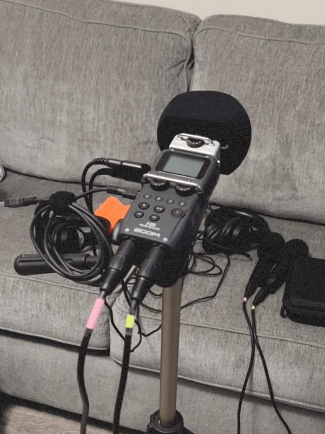 Zoom H5 4-Track Portable Recorder for Audio for Video, Music, and Podcasting, Stereo Microphones, 2 XLR/TRS Inputs, USB Audio Interface, Battery Powered customer photo 2