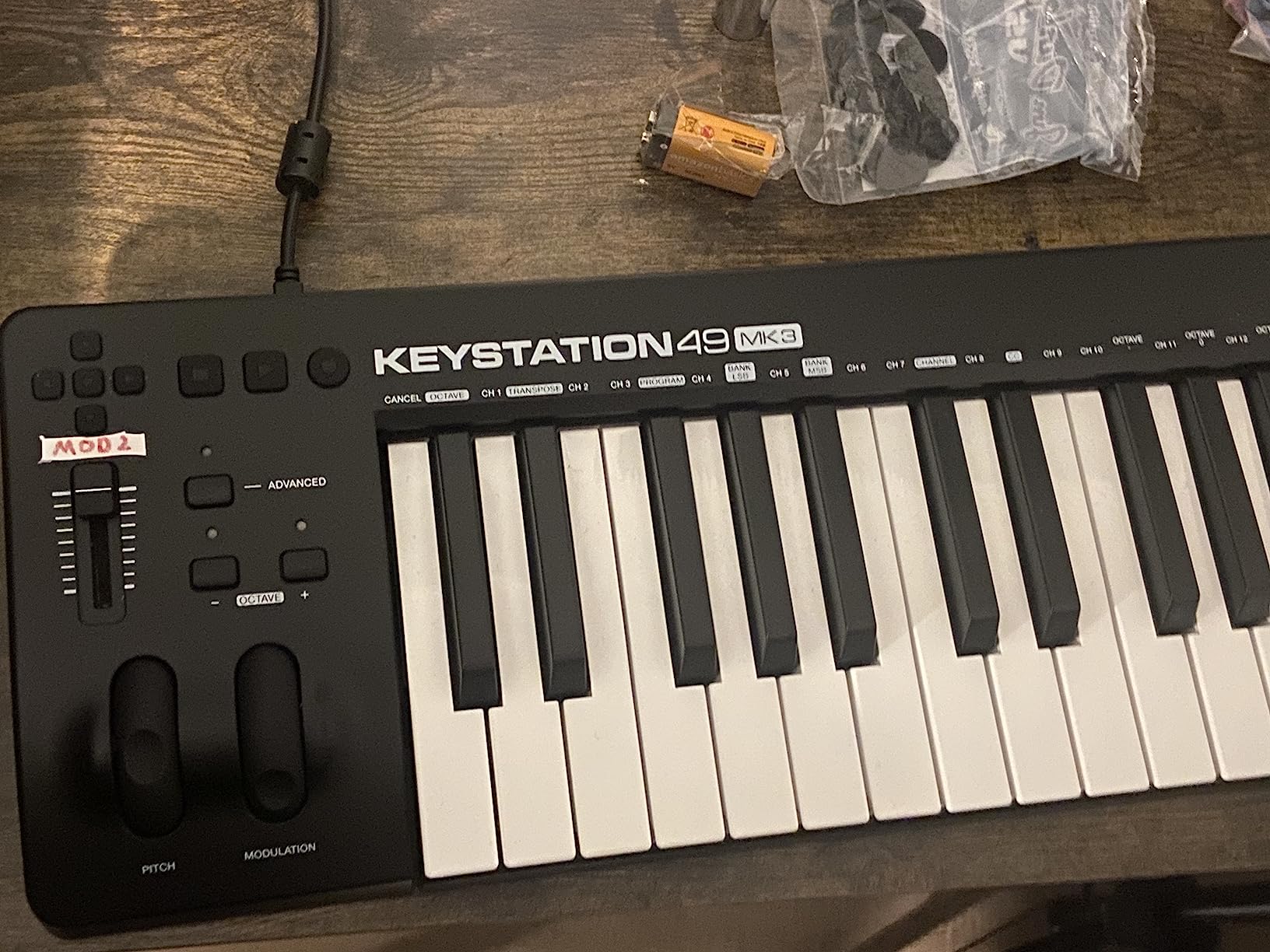 M-AUDIO Keystation 49 MK3 - Synth Action 49 Key USB MIDI Keyboard Controller with Assignable Controls, Pitch and Mod Wheels, and Software Included customer photo 2