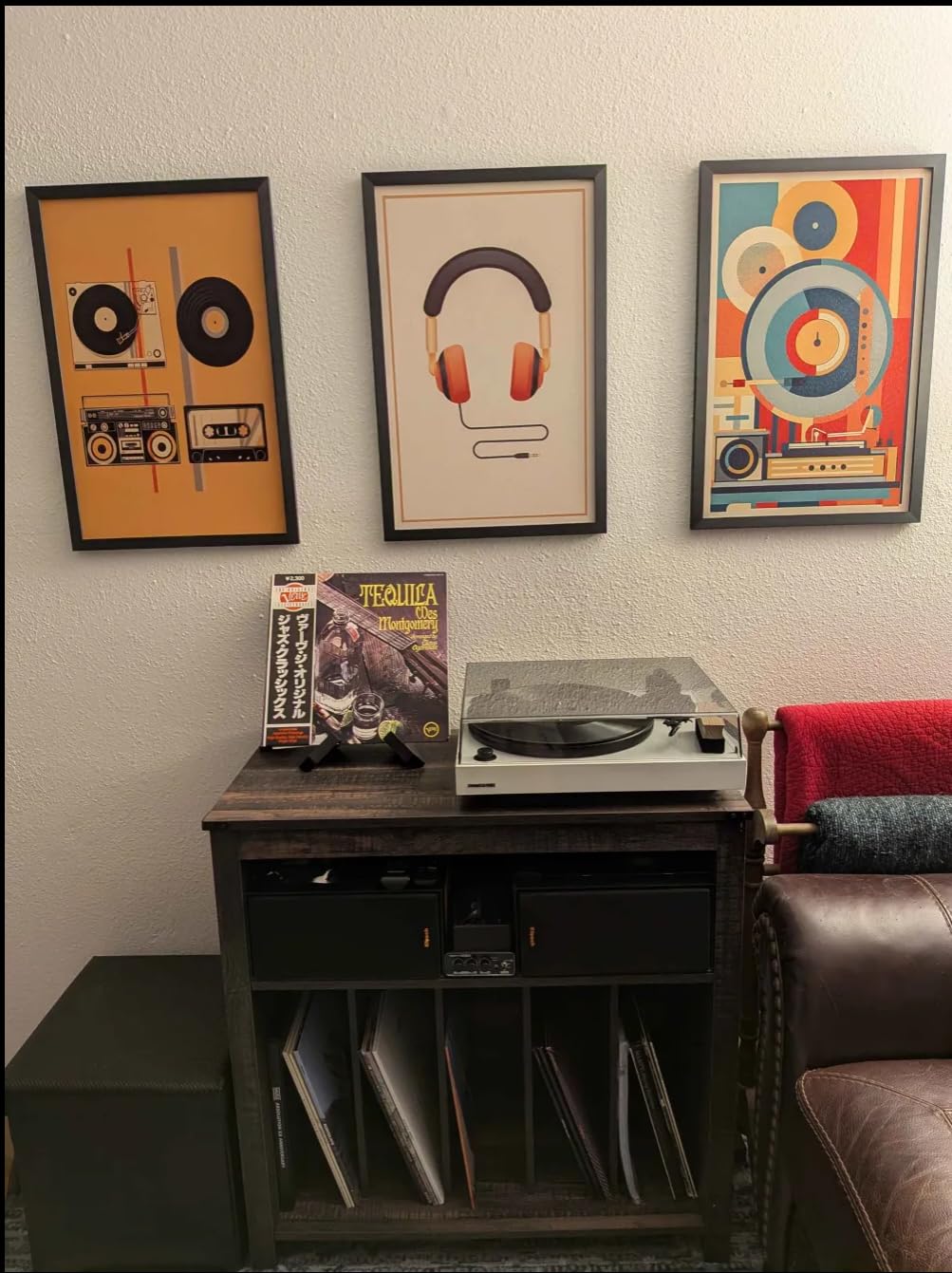 RT82 Reference High Fidelity Vinyl Turntable Record Player with Ortofon OM10 Cartridge, Speed Control Motor, High Mass MDF Wood Plinth, Vibration Isolation Feet - Piano Black customer photo 1