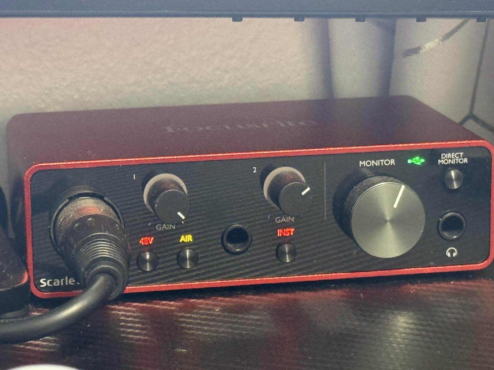 Focusrite Scarlett Solo 3rd Gen USB Audio Interface for Guitarists, Vocalists, Podcasters or Producers | 1 XLR Mic Preamp, 1 Hi-Z Instrument Input, 24-Bit/192kHz, Air Mode customer photo 1