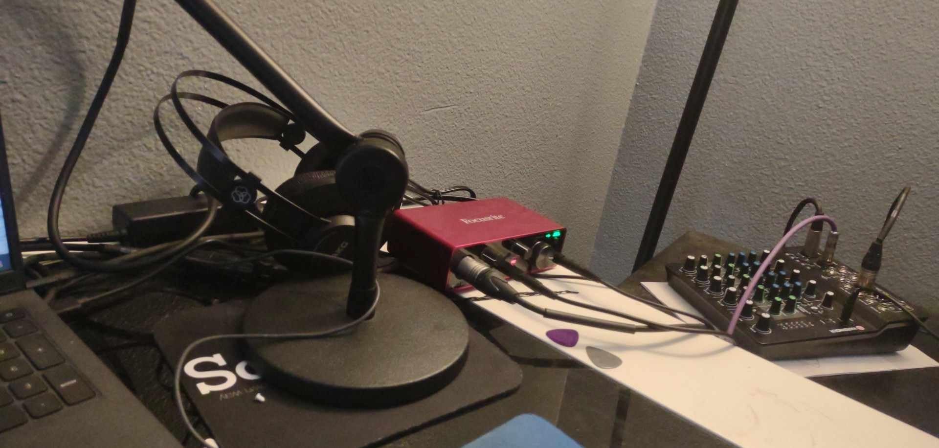 Focusrite Scarlett Solo 3rd Gen USB Audio Interface for Guitarists, Vocalists, Podcasters or Producers | 1 XLR Mic Preamp, 1 Hi-Z Instrument Input, 24-Bit/192kHz, Air Mode customer photo 2