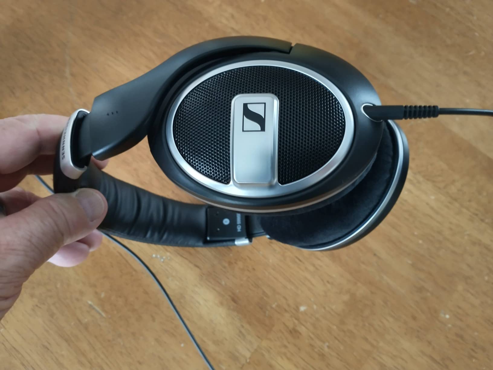Sennheiser HD 599 SE Open-Back Wired Headphones, Comfortable Fit, Black | Premium Design, Balanced Audio, Comfortable Fit, Wired for Music customer photo 2