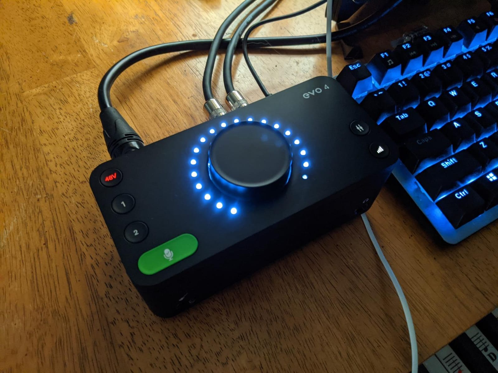 Audient EVO 4 USB Audio Interface | Class-A Preamp with 58dB Gain, Smart Gain Automation, Loopback, 24-Bit/96kHz customer photo 1