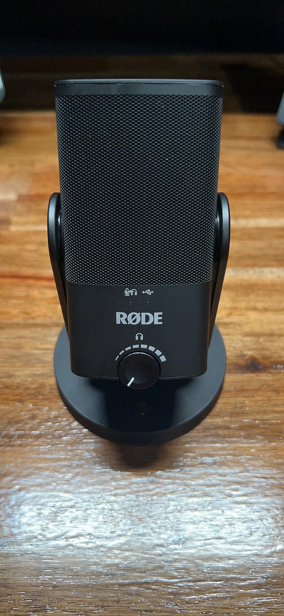 RØDE NT-USB Mini Versatile Studio-quality Condenser USB Microphone with Free Software for Podcasting, Streaming, Gaming, Music Production, Vocal and Instrument Recording, Black customer photo 2
