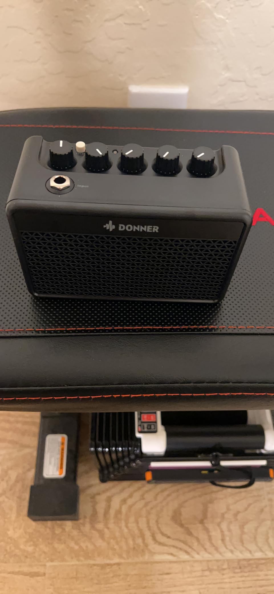 Donner Mini Guitar Amp Small Electric Amplifier 5W Portable, Practice Guitar Combo Amp DA-10 customer photo 1