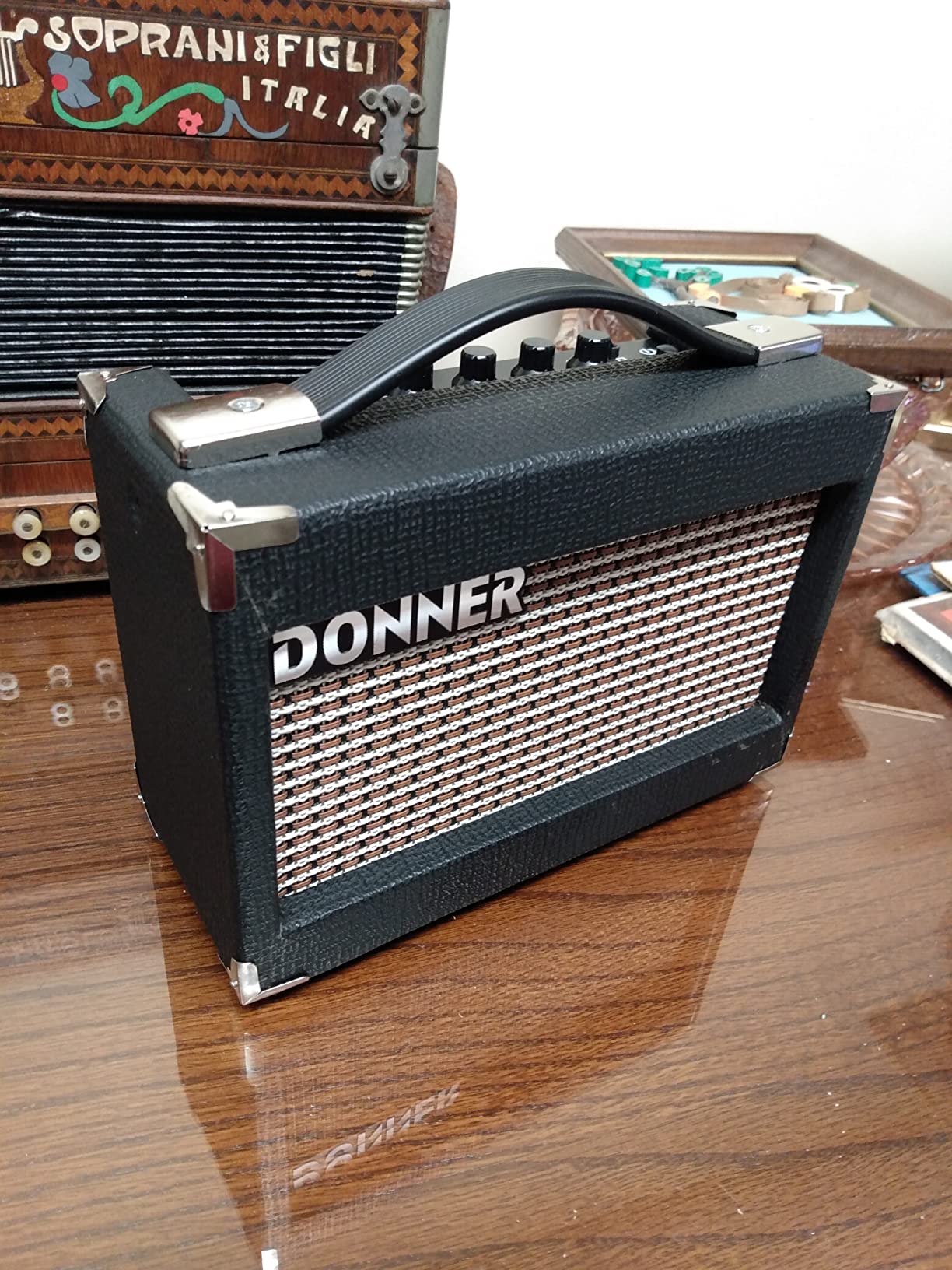 Donner Mini Guitar Amp Small Electric Amplifier 5W Portable, Practice Guitar Combo Amp DA-10 customer photo 2