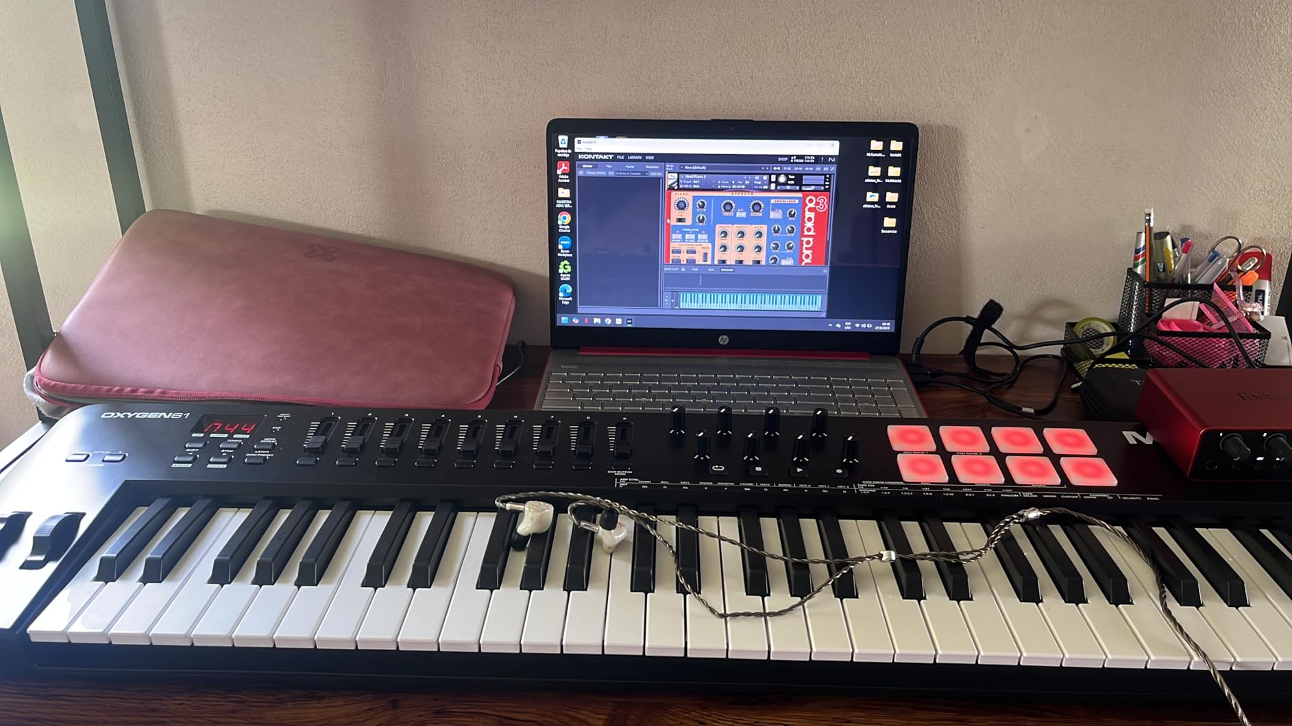 M-Audio Oxygen 61 MKV USB MIDI Keyboard Controller | 61 Velocity-Sensitive Keys, 8 Beat Pads, 8 Knobs, 9 Faders, and Bundled DAW Recording Software, for Music Production customer photo 1