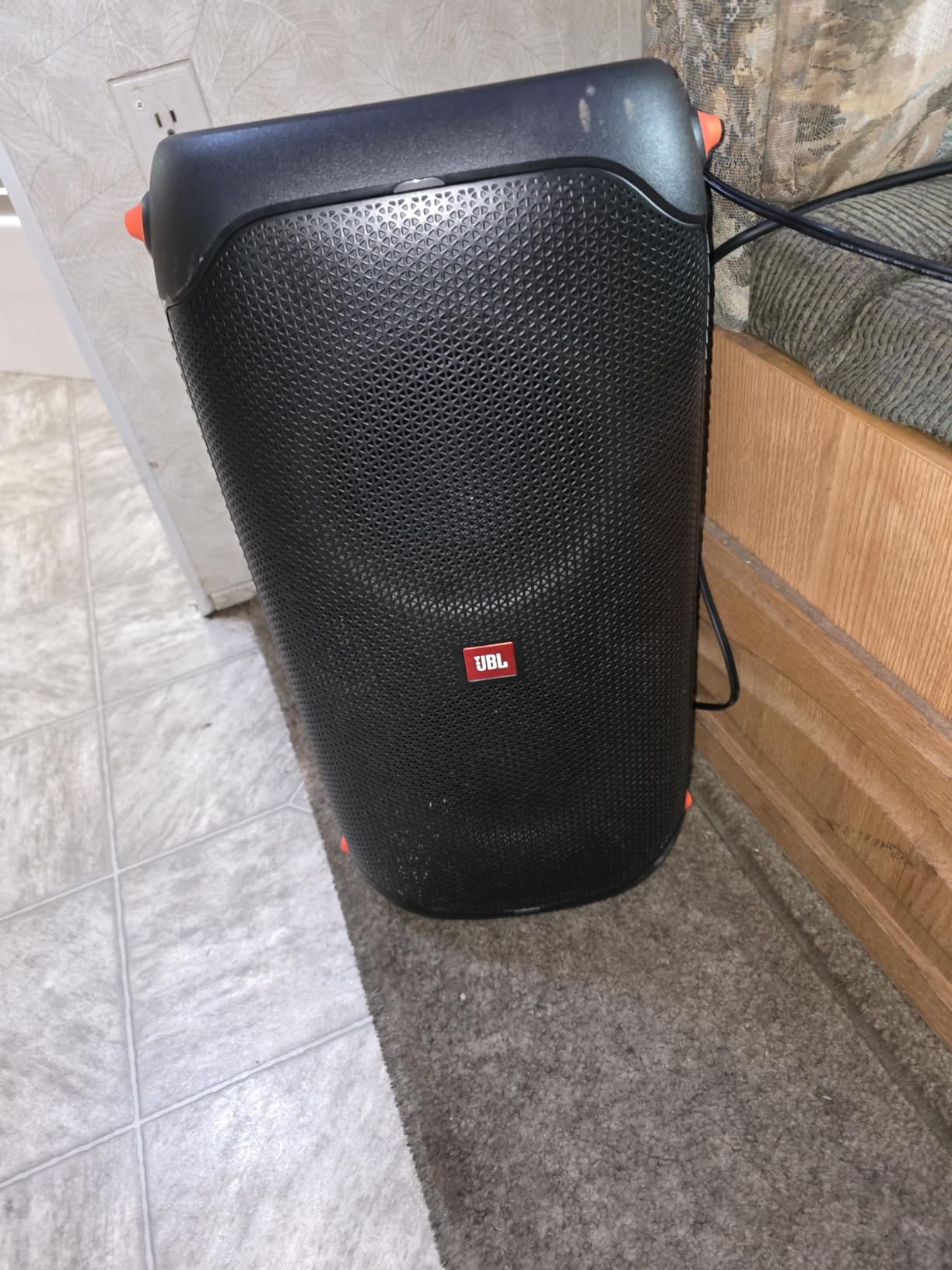 JBL PartyBox 110 - Portable Party Speaker with Built-in Lights, Powerful Sound and deep bass, Black customer photo 1