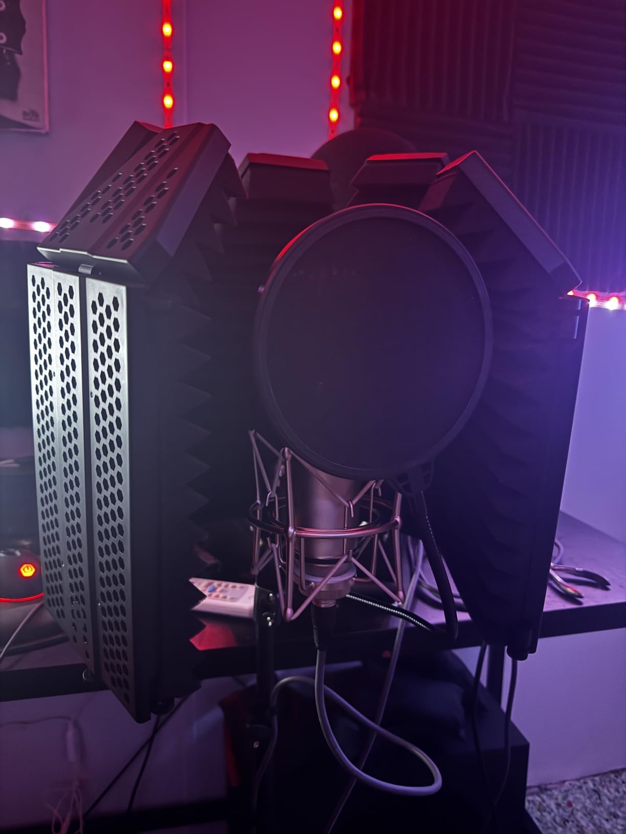 XTUGA Recording Microphone Isolation Shield, High Density Absorbent Foam 5 Panels to Filter Vocal,Top Enclosed Foldable Soundproof Cover for Condenser Studio Equipment MIS02 customer photo 2