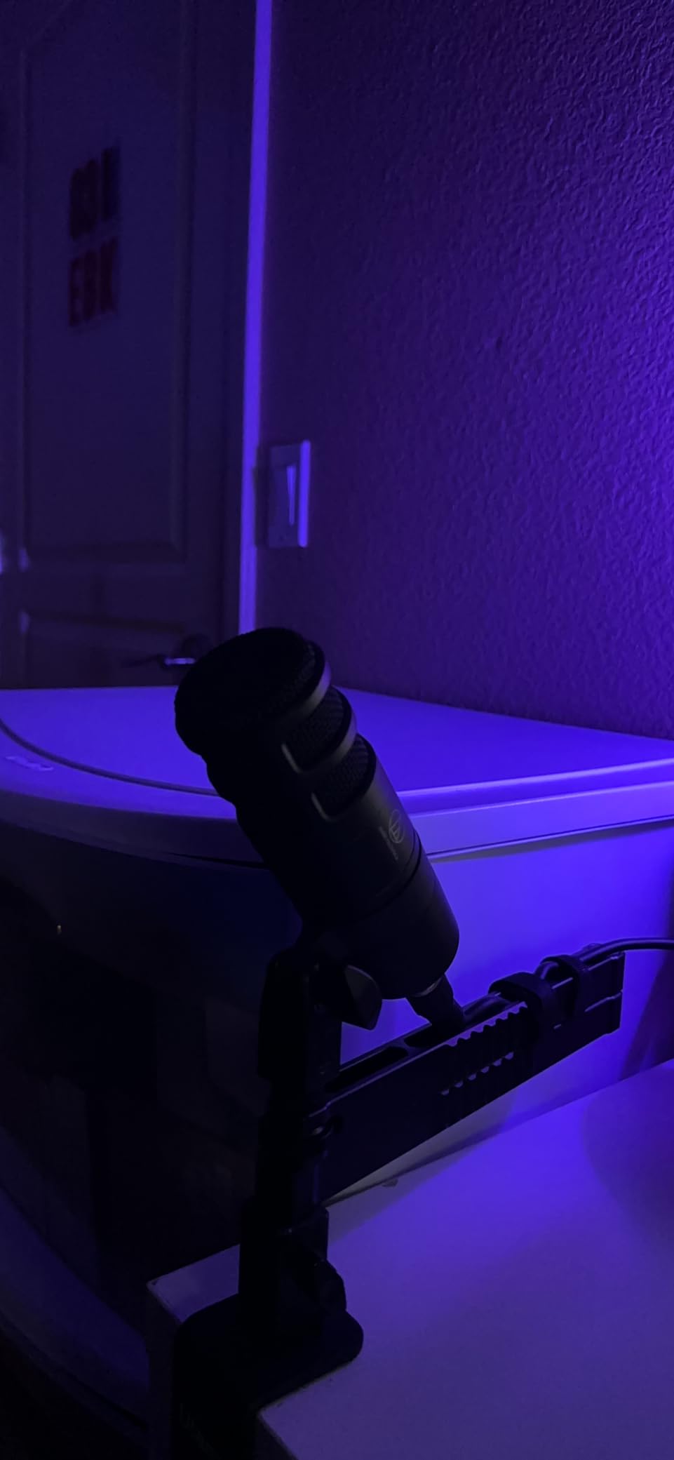 Audio-Technica AT2040 Hypercardioid Dynamic Podcast Microphone customer photo 2
