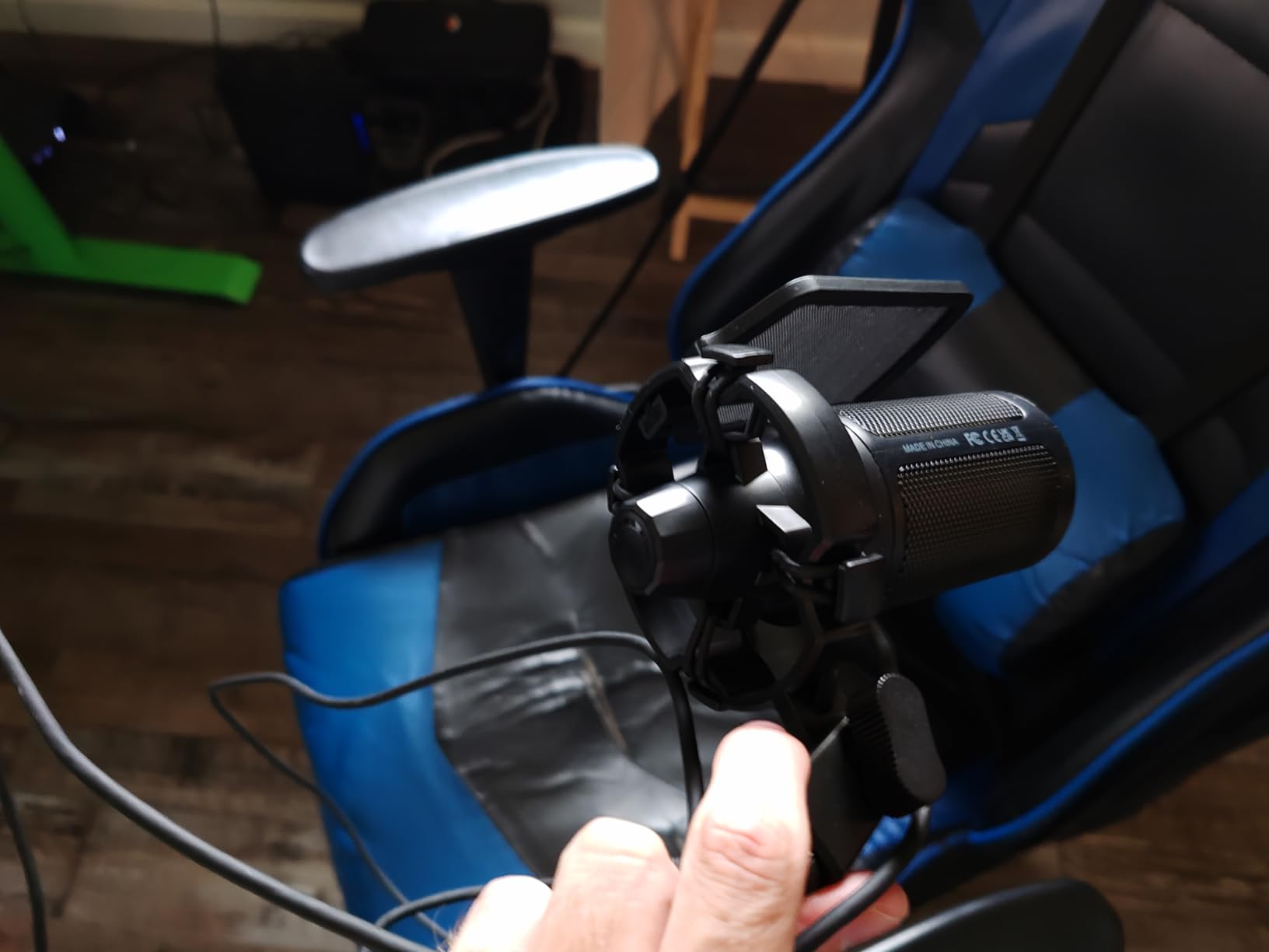 FIFINE AmpliGame A6V USB Gaming Microphone, Condenser RGB Mic for Streaming | Quick Mute, RGB, Gain Control, Tripod Stand, Pop Filter, Shock Mount, for PC/PS5 Discord Twitch Podcasts Videos YouTube customer photo 1