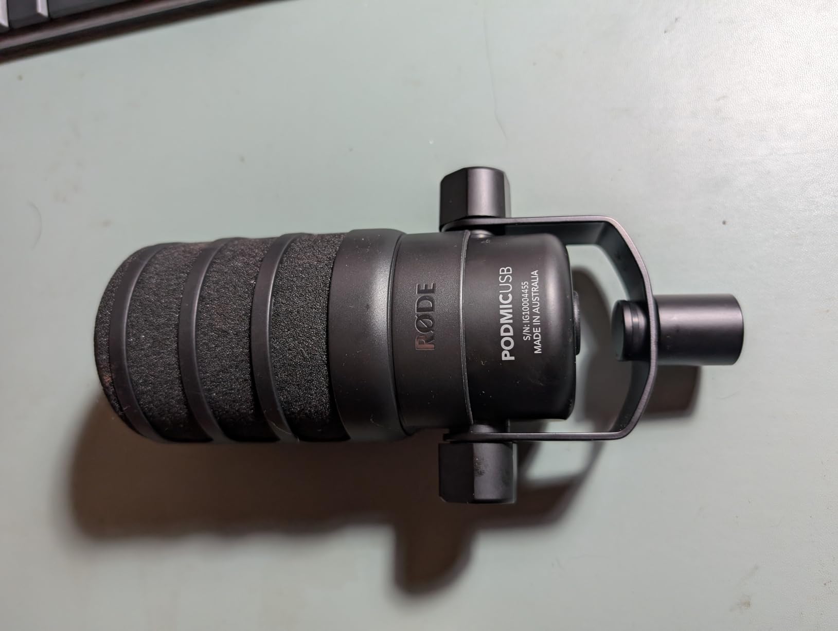 RØDE PodMic USB Versatile Dynamic Broadcast Microphone With XLR and USB Connectivity for Podcasting, Streaming, Gaming, Music-Making and Content Creation customer photo 2