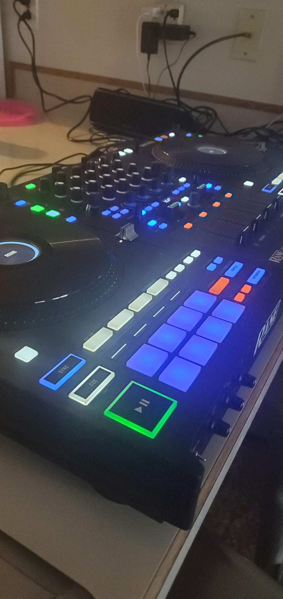 RANE FOUR Professional Stems DJ Controller, 4-Deck, 8.5-inch Jog Wheels customer photo 2
