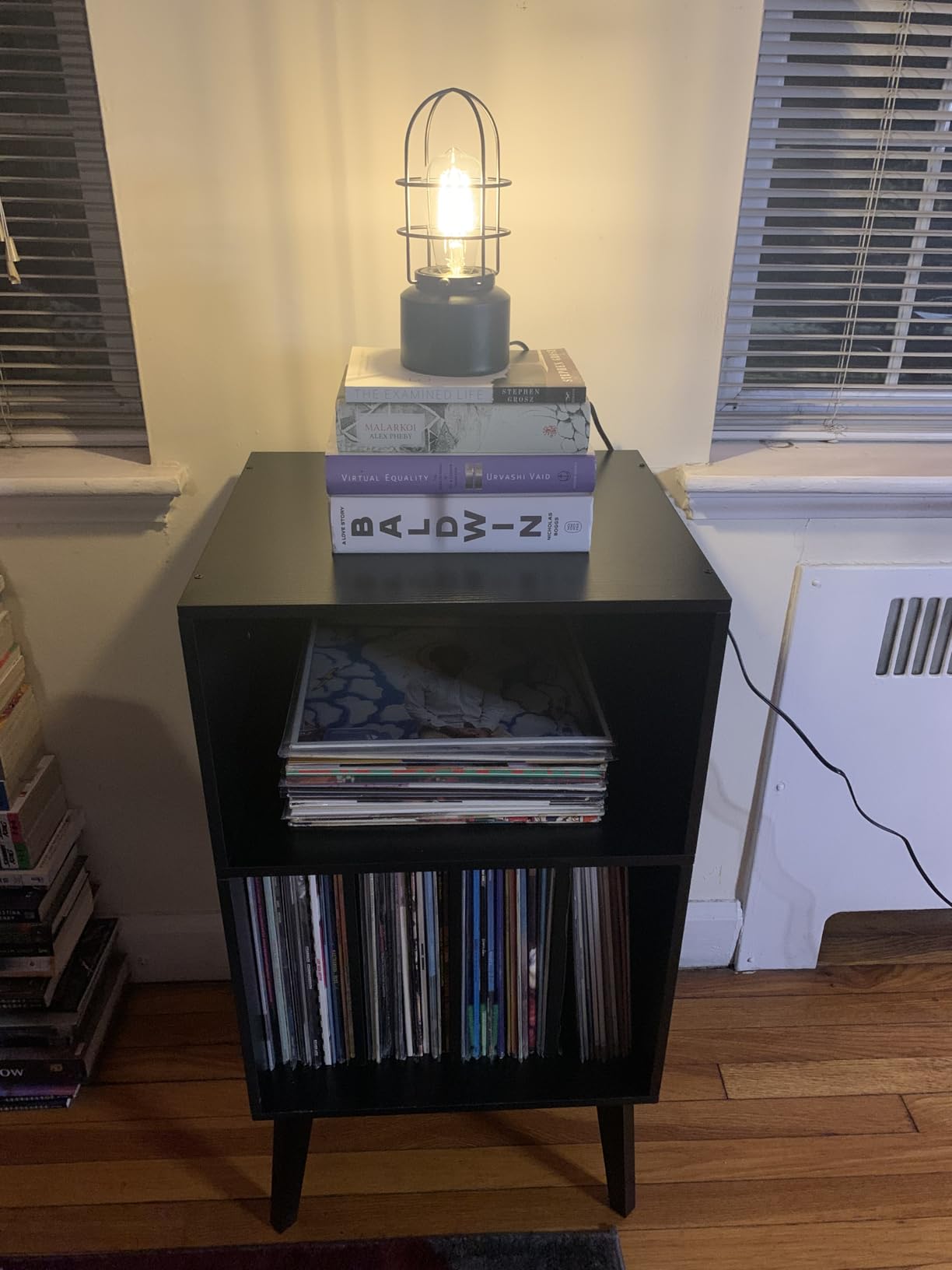 Lerliuo Record Player Stand, Walnut Turntable Stand Holds up to 160 Albums, Mid-Century Vinyl Storage Cabinet Table with Solid Wood Legs, Record Player Holder Display Shelf for Bedroom Living Room customer photo 1