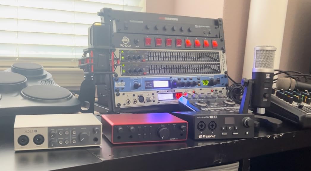 Focusrite Scarlett 2i2 4th Gen USB Audio Interface for Recording, Songwriting, Streaming and Podcasting | 2 Mic Preamps, 2 Hi-Z Instrument Inputs, 24-Bit/192kHz, 120dB Dynamic Range, Air Modes customer photo 1