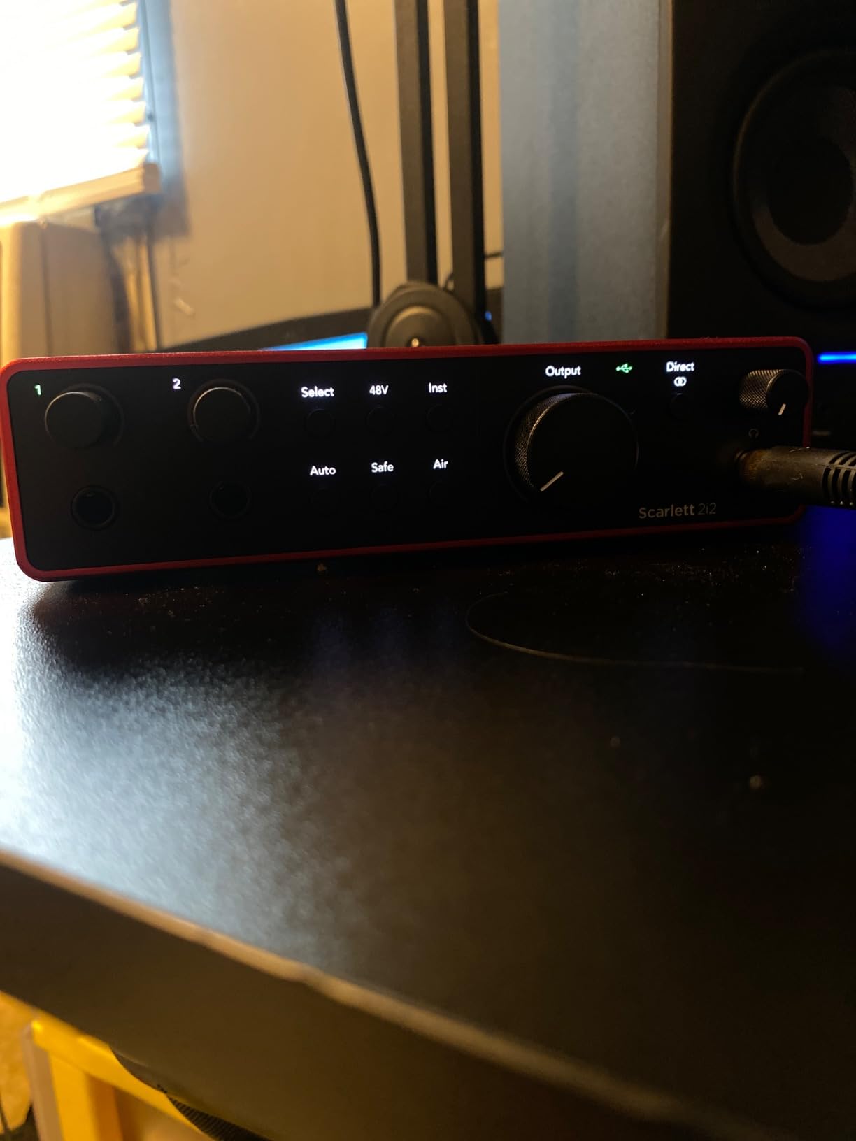 Focusrite Scarlett 2i2 4th Gen USB Audio Interface for Recording, Songwriting, Streaming and Podcasting | 2 Mic Preamps, 2 Hi-Z Instrument Inputs, 24-Bit/192kHz, 120dB Dynamic Range, Air Modes customer photo 2