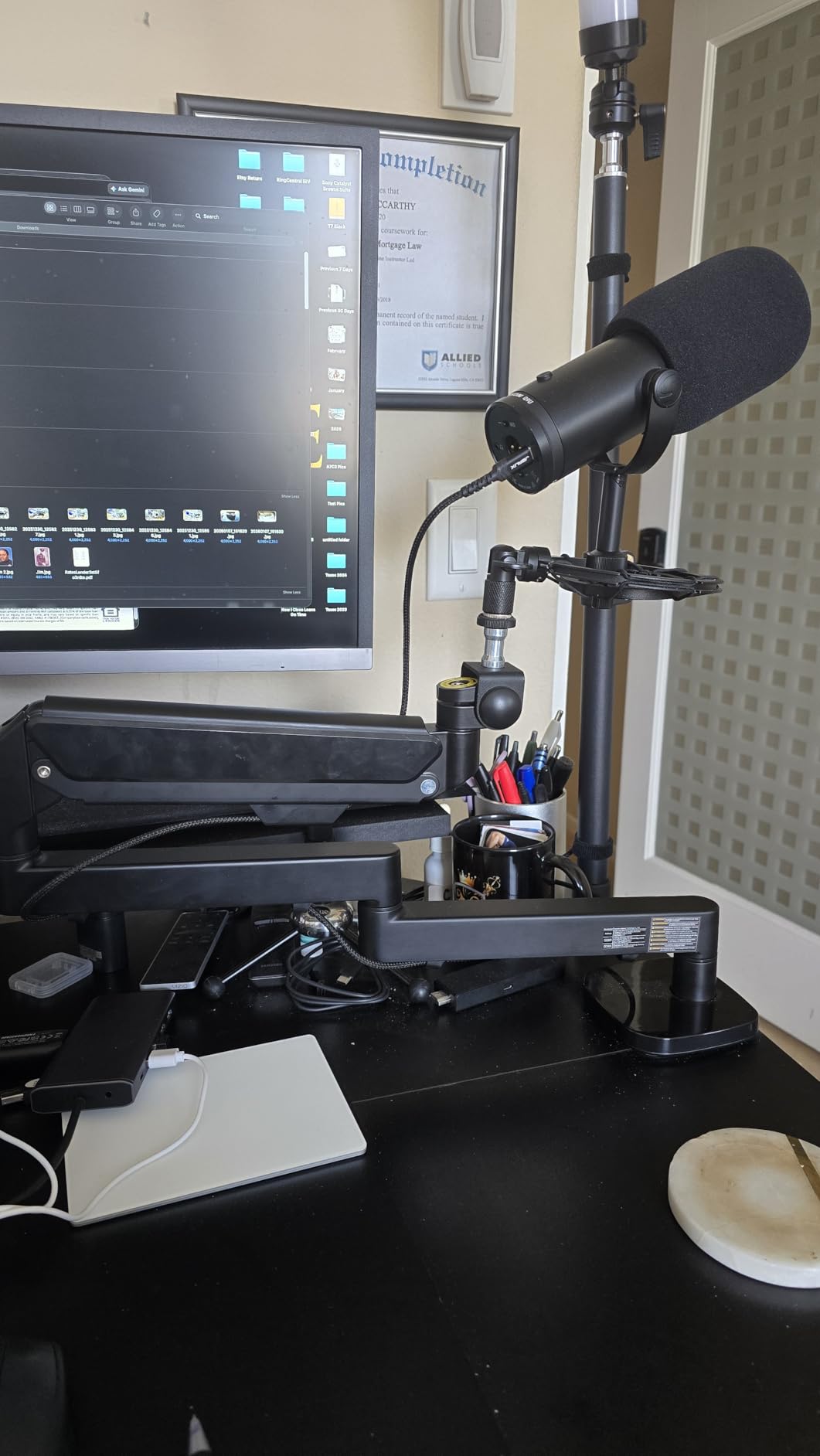Neewer Low Profile Mic Arm Desk Mount, 360° Swivel Boom Arm with Pneumatic Damping Adjustable, Cable Management, Compatible with Shure MV7 SM7B Blue Yeti Gaming Streaming Podcast Microphone, MS002 customer photo 1