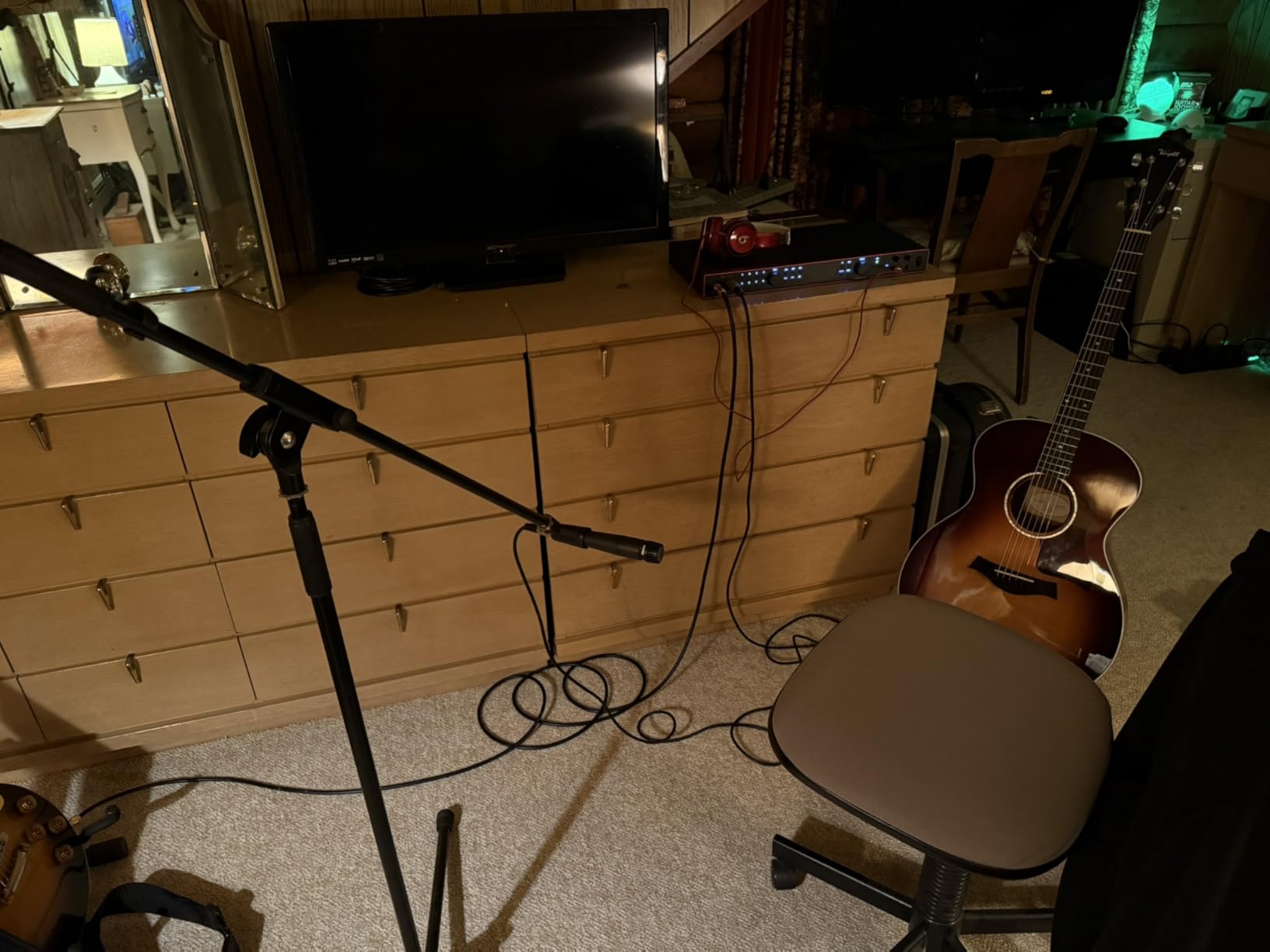 Focusrite Scarlett 18i16 4th Gen USB Audio Interface (18-In 16-Out, 4 Mic Preamps, 8 Line Inputs, ADAT, S/PDIF, MIDI) customer photo 1