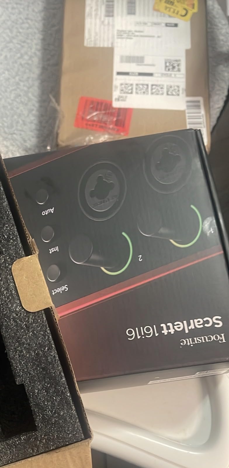 Focusrite Scarlett 16i16 4th Gen USB Audio Interface (16-In 16-Out, 2 Mic Preamps, ADAT, S/PDIF, MIDI, 24-Bit/192kHz) customer photo 2