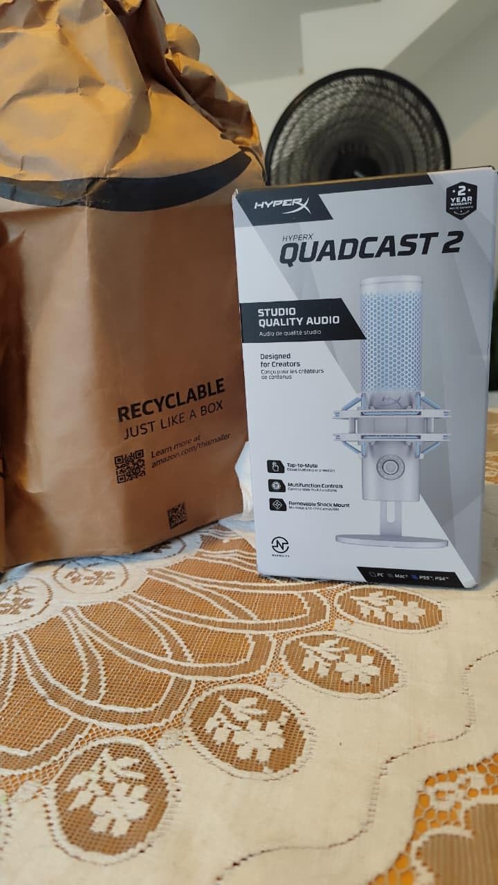 HyperX Quadcast 2 Frost - USB Microphone for Gaming, Streaming and Podcasting, with On-Board Controls, LED Lighting, Removable Shock Mount customer photo 1