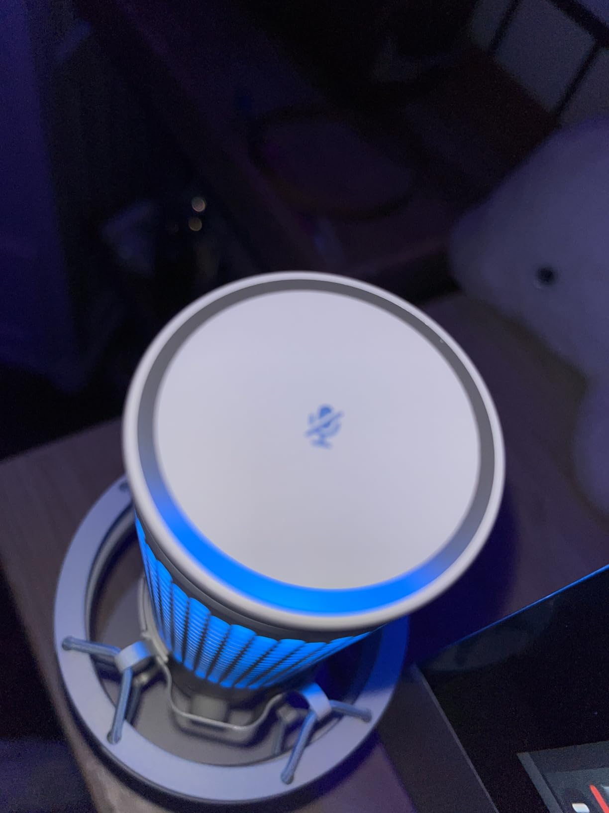 HyperX Quadcast 2 Frost - USB Microphone for Gaming, Streaming and Podcasting, with On-Board Controls, LED Lighting, Removable Shock Mount customer photo 2