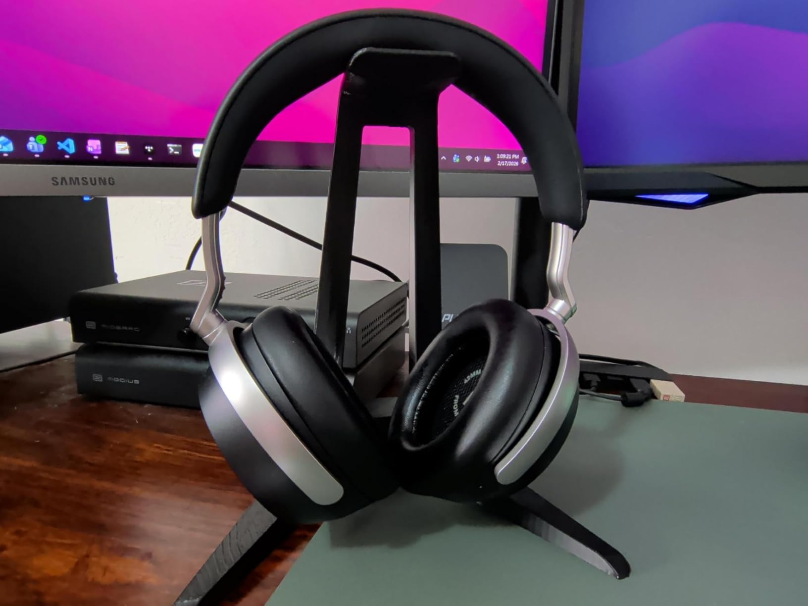 Sennheiser HDB 630 Wireless Audiophile Headphones with Incl. Hi-Res Dongle customer photo 2