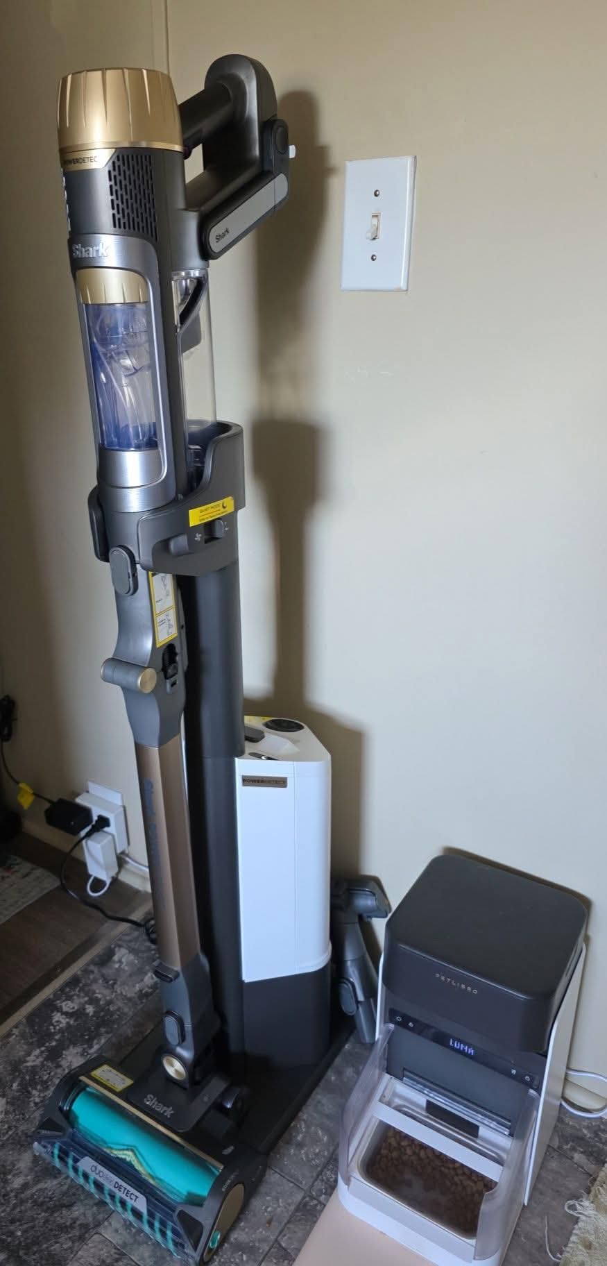 PowerDetect Pet Plus Clean & Empty Cordless Stick Vacuum, IP3253 | Auto-Empty System, Powerful Suction, HEPA, Carpet & Hard Floor, Portable, Vacuum for Pet Hair, 70-Min Runtime, Gray customer photo 2